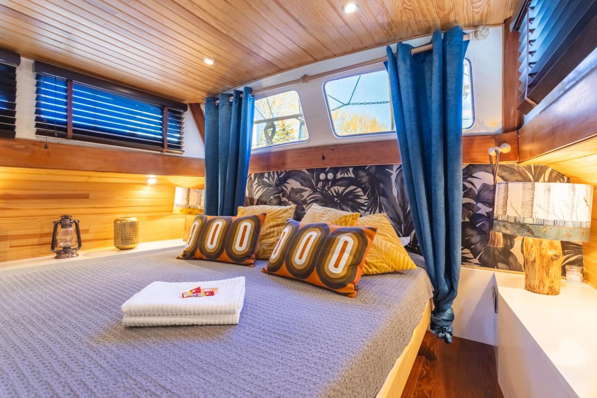 Bateau Le Nubian Hotel Narbonne Exterior photo